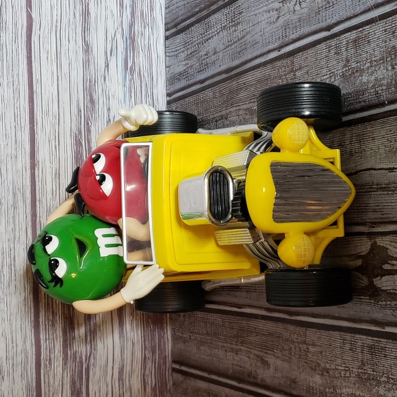 M&M’s “Rebel Without a Clue” Hot Rod Dispenser M&M's Green & Red - Picture 2 of 3